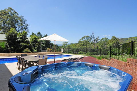 Tatiara - Spacious Family Friendly Home! - Tourism Noosa 3
