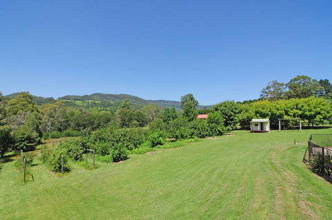 Tatiara - Spacious Family Friendly Home! - Tourism Noosa 2