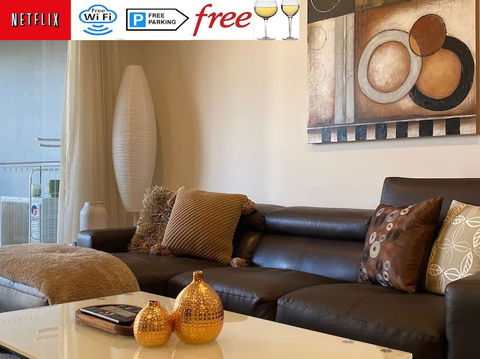 TERRACE LUX FULLY AIR 2 CAR FREE NETFLIX WIFI WINE - Tourism Noosa 0