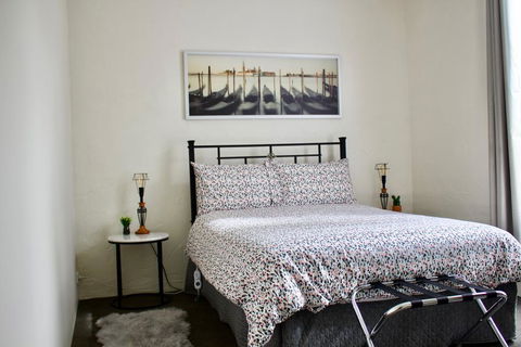 The Apartment - Moyston - Tourism Noosa 1