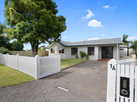 THE ASHMAN HOUSE - Modern And Close To Town - Tourism Noosa 0