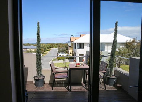 The Beach House At Bayside - Tourism Noosa 1