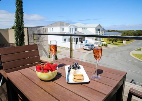 The Beach House At Bayside - Tourism Noosa 0