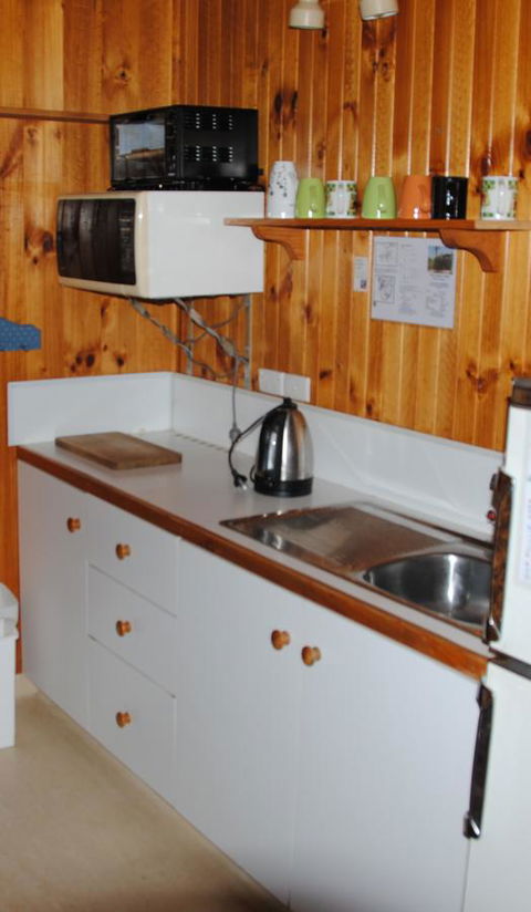 The Wombat Cottage - Tourism Noosa 11