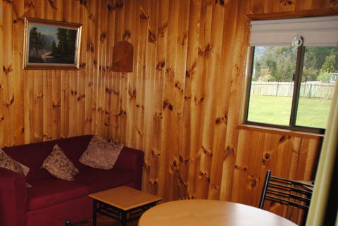 The Wombat Cottage - Tourism Noosa 6