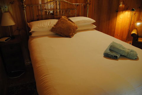 The Wombat Cottage - Tourism Noosa 10