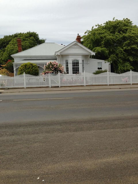 White Dove Cottage Bed And Breakfast - Tourism Noosa 11