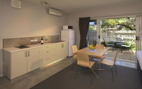 Boathouse Resort Studios And Suites - Tourism Noosa 21