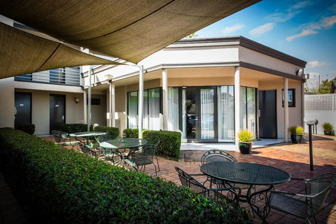 The Waverley International Hotel - Tourism Noosa 11
