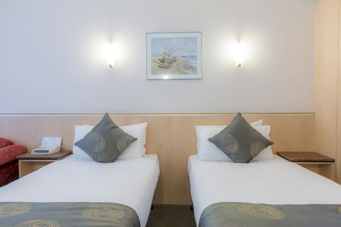 The Waverley International Hotel - Tourism Noosa 9