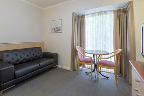 The Waverley International Hotel - Tourism Noosa 5