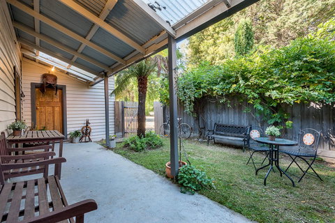 Avalon House - Tourism Noosa 32