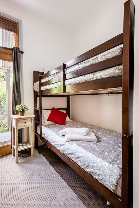 Avalon House - Tourism Noosa 15