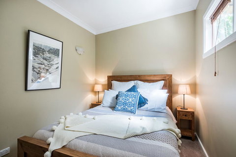 Avalon House - Tourism Noosa 11