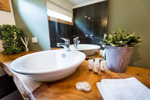 Avalon House - Tourism Noosa 10