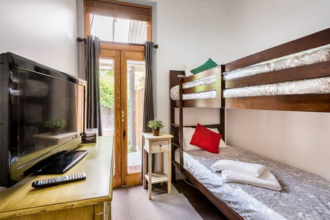 Avalon House - Tourism Noosa 17