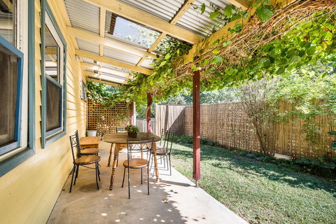 Avalon House - Tourism Noosa 39