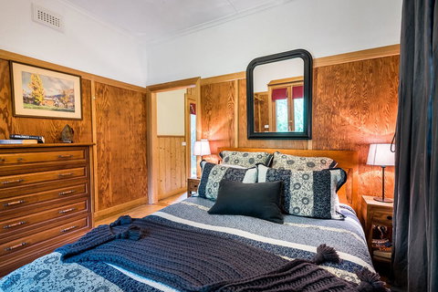 Avalon House - Tourism Noosa 2