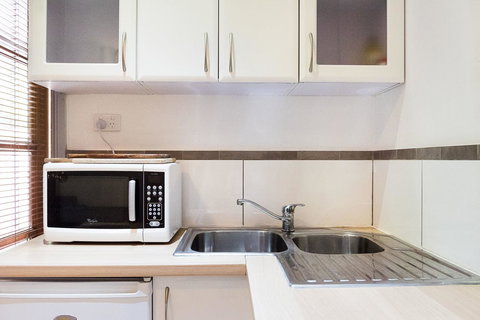 Avalon House - Tourism Noosa 12