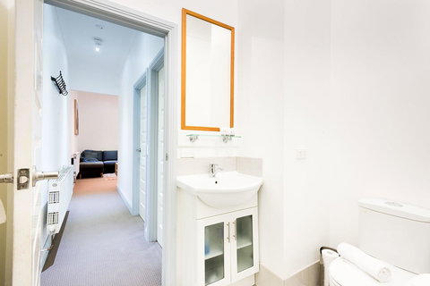 Avalon House - Tourism Noosa 33