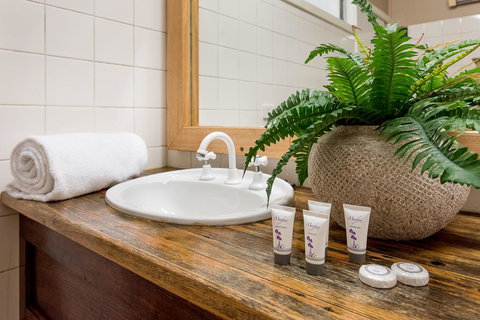 Avalon House - Tourism Noosa 38