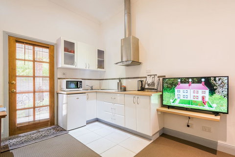 Avalon House - Tourism Noosa 31