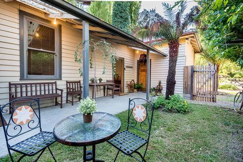 Avalon House - Tourism Noosa 1