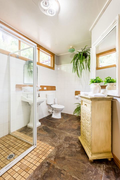 Avalon House - Tourism Noosa 21