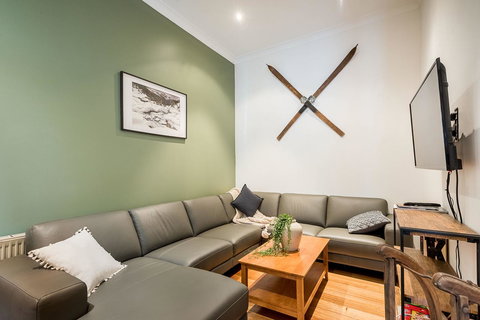 Avalon House - Tourism Noosa 4