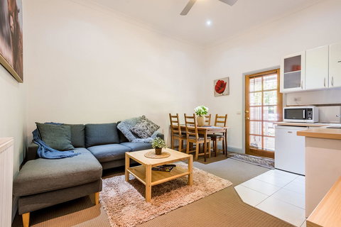 Avalon House - Tourism Noosa 18