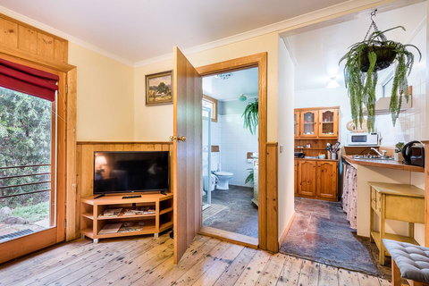 Avalon House - Tourism Noosa 42