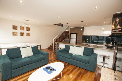 7 Falls Apartments - Tourism Noosa 4
