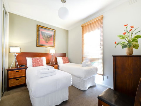 Boutique Stays Sandyside- Sandringham Villa Units - Tourism Noosa 3