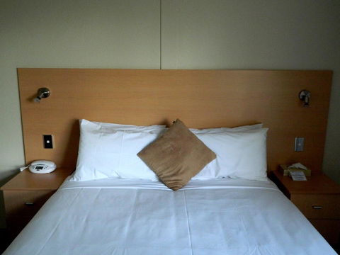 Ciloms Airport Lodge - Tourism Noosa 24