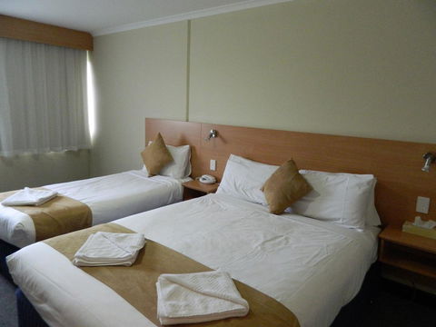 Ciloms Airport Lodge - Tourism Noosa 23