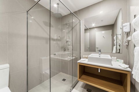 Ciloms Airport Lodge - Tourism Noosa 8