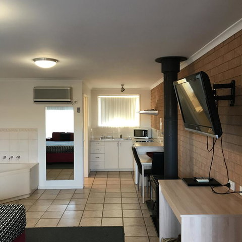 Beachcomber Motel & Apartments - Tourism Noosa 5