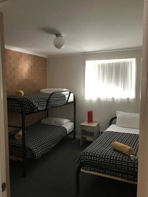 Beachcomber Motel & Apartments - Tourism Noosa 10
