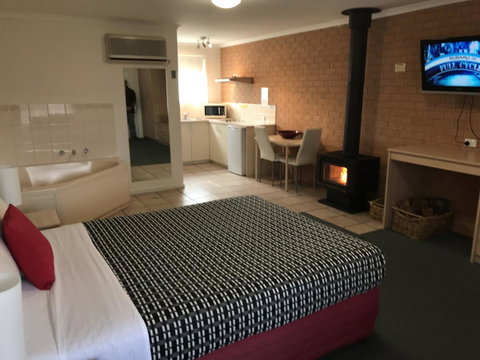 Beachcomber Motel & Apartments - Tourism Noosa 2