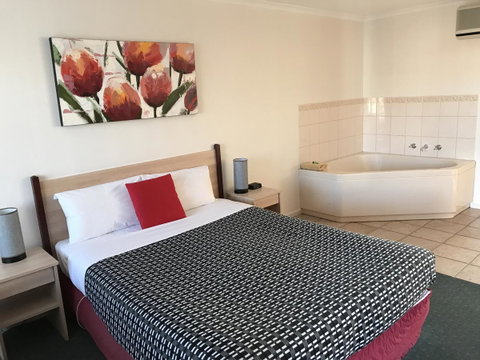 Beachcomber Motel & Apartments - Tourism Noosa 0