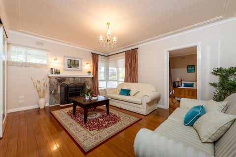 Lovely 5BR Full House In Glen Waverley, Walk To Train, Bus & Shops - Tourism Noosa 14