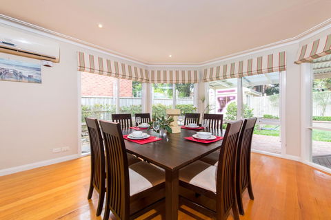 Lovely 5BR Full House In Glen Waverley, Walk To Train, Bus & Shops - Tourism Noosa 4