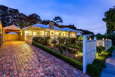 Lovely 5BR Full House In Glen Waverley, Walk To Train, Bus & Shops - Tourism Noosa 0