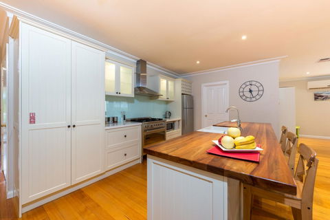 Lovely 5BR Full House In Glen Waverley, Walk To Train, Bus & Shops - Tourism Noosa 2