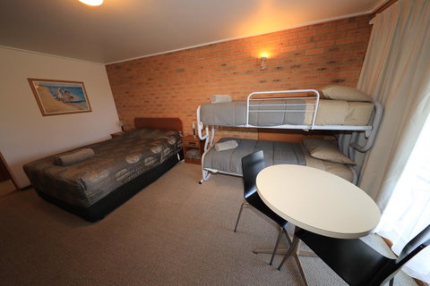 Quays Motel San Remo - Tourism Noosa 11