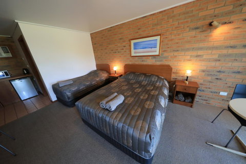 Quays Motel San Remo - Tourism Noosa 1
