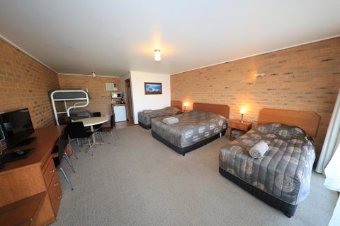 Quays Motel San Remo - Tourism Noosa 6