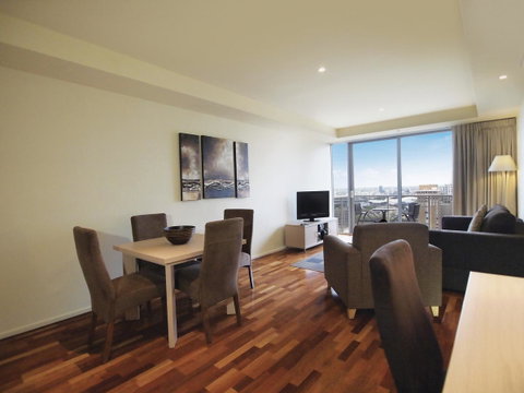 Oaks Melbourne On Lonsdale Suites - Tourism Noosa 2