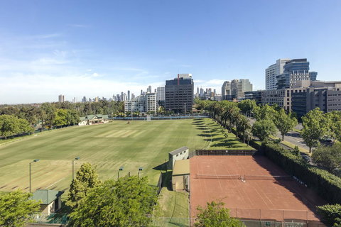 View Melbourne - Tourism Noosa 23