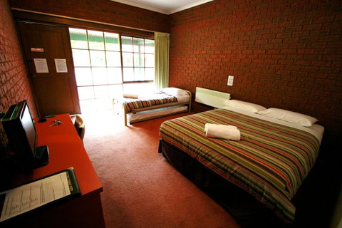 The Harrietville Snowline Hotel - Tourism Noosa 7